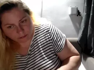 candycream17's Live Sex Cam Show