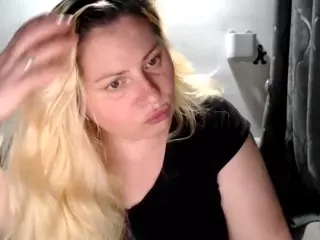 candycream17's Live Sex Cam Show
