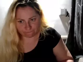 candycream17's Live Sex Cam Show