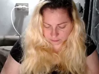 candycream17's Live Sex Cam Show