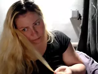 candycream17's Live Sex Cam Show