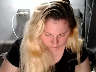 candycream17's Live Sex Cam Show