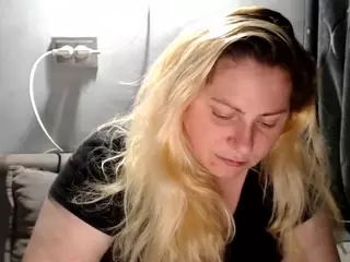 candycream17's Live Sex Cam Show