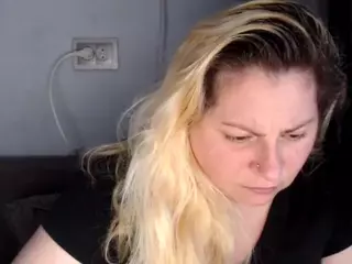 candycream17's Live Sex Cam Show