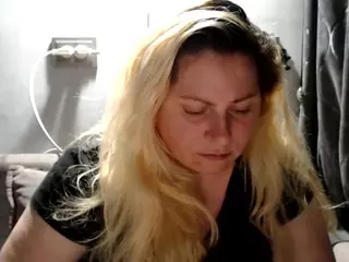 candycream17's Live Sex Cam Show