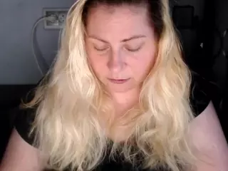 candycream17's Live Sex Cam Show