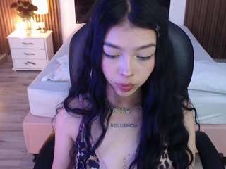 pettit-courtny's CamSoda show and profile