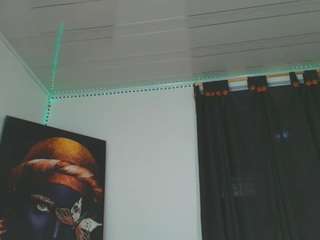 kortneyhills1 webcam model