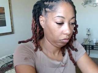 Image 1 of londonsquirts, female webcam model,  years old, on live webcam