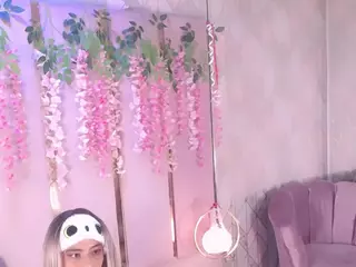 ChantalBracovich's Live Sex Cam Show