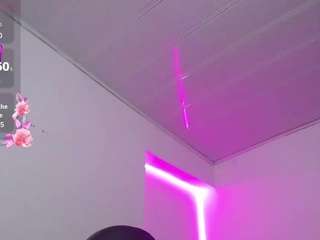 laura-hot19 webcam