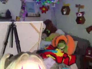 lilfknsquirt webcam