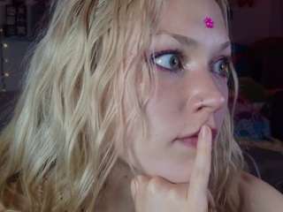 lilfknsquirt webcam model