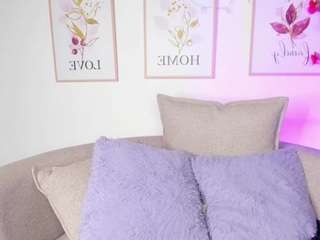 zulema-parvin's CamSoda show and profile