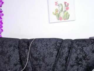 zulema-parvin's CamSoda show and profile