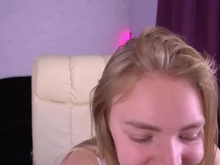 EmilySunshineS's Live Sex Cam Show