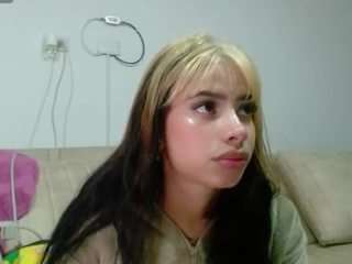 le modèle meganloovee est en webcam porno dans un show sur le site camsoda, il possède les tags suivants: ass bouncing,black hair,doggy style,erotic dance,fingering,flashing,full nudity,lovense,normal,spanking,toys,hd