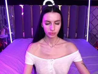 snowwhiteee's CamSoda show and profile