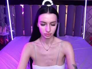 snowwhiteee's CamSoda show and profile