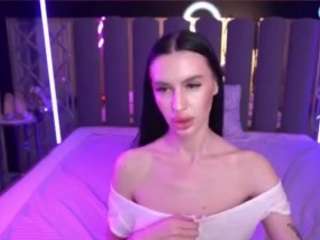 le modèle snowwhiteee est en webcam porno dans un show sur le site camsoda, il possède les tags suivants: ahegao,black hair,toys,tattoos,no drinking,moaning,lovense,jerk off instruction,green eyes,foot fetish,doggy style,dirty talk,dildo or vibrator,blowjob,hd,petite,small tits