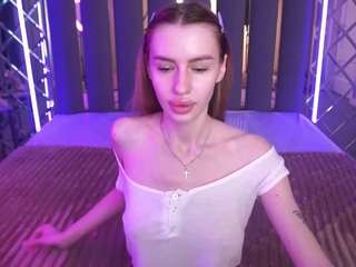 Model ini sedang live sekarang. snowwhiteee