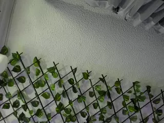 sweetstrawberryhot's Live Sex Cam Show