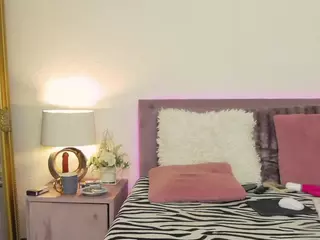 AlishaPakari's Live Sex Cam Show