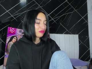 This model is live right now. candyleilaa