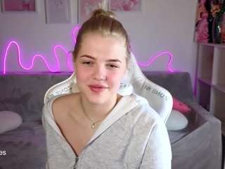 yourl1ttleangel Live Webcam on CamSoda