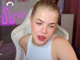 yourl1ttleangel's CamSoda show and profile