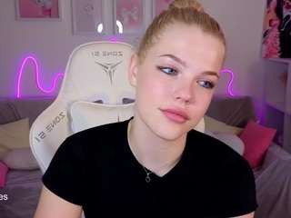 yourl1ttleangel Live Webcam on CamSoda