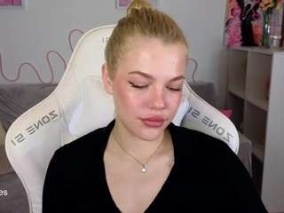 yourl1ttleangel Live Webcam on CamSoda