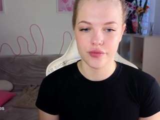 yourl1ttleangel's CamSoda show and profile