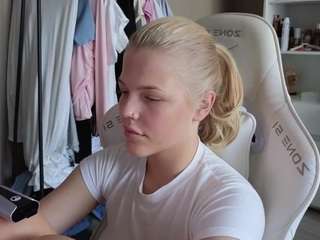 YourL1ttleAngel live webcam show