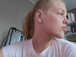 YourL1ttleAngel live webcam show