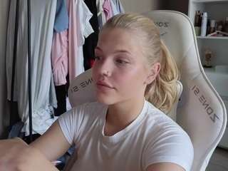 YourL1ttleAngel live webcam show