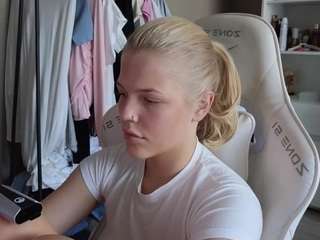 YourL1ttleAngel live webcam show