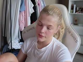 YourL1ttleAngel live webcam show
