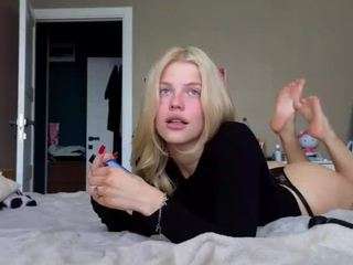 YourL1ttleAngel live cam