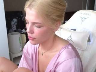 YourL1ttleAngel live cam preview