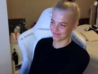 YourL1ttleAngel live cam preview