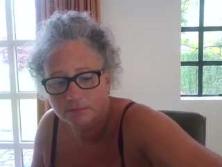 Model ini sedang live sekarang. blondecougar