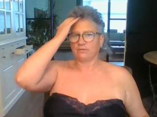Blondecougar live cam preview