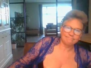 Blondecougar live cam preview