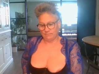 Blondecougar live cam preview