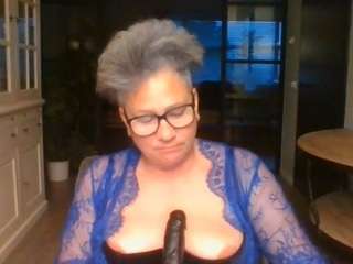 Blondecougar live cam preview