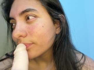 misseylenss webcam model