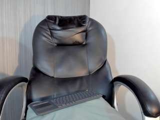 emilyy-77's CamSoda show and profile