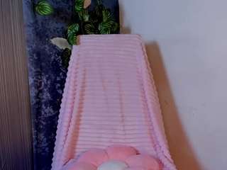 emilyy-77's live room