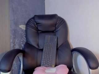Emilyy-77